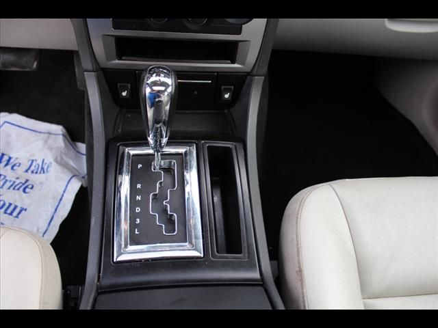 2005 Chrysler 300 SLT 25