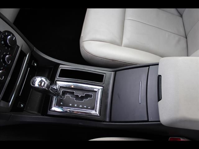 2005 Chrysler 300 SLT 25