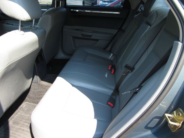 2005 Chrysler 300 Unknown