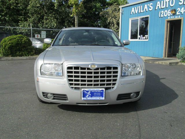 2006 Chrysler 300 LS Flex Fuel 4x4 This Is One Of Our Best Bargains