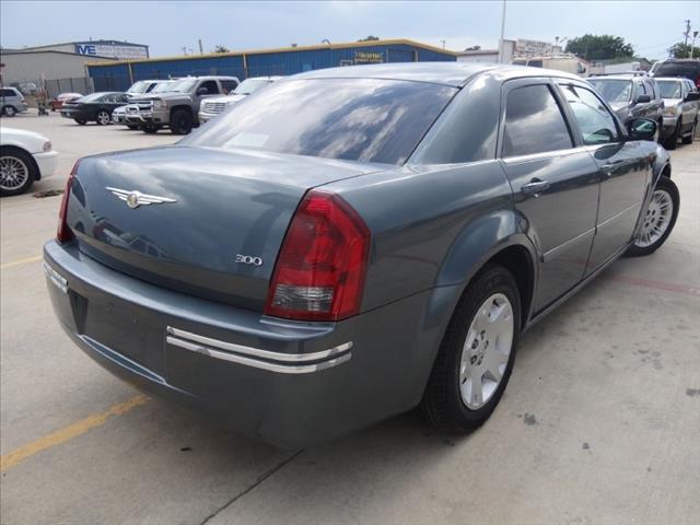 2006 Chrysler 300 69D