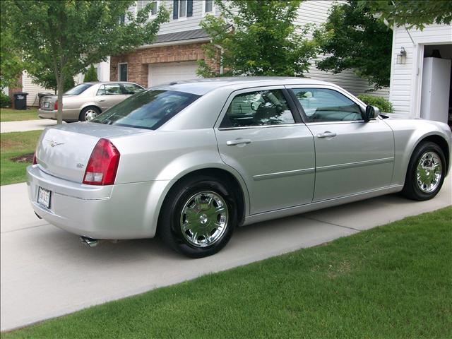 2006 Chrysler 300 SLT 25