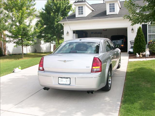 2006 Chrysler 300 SLT 25
