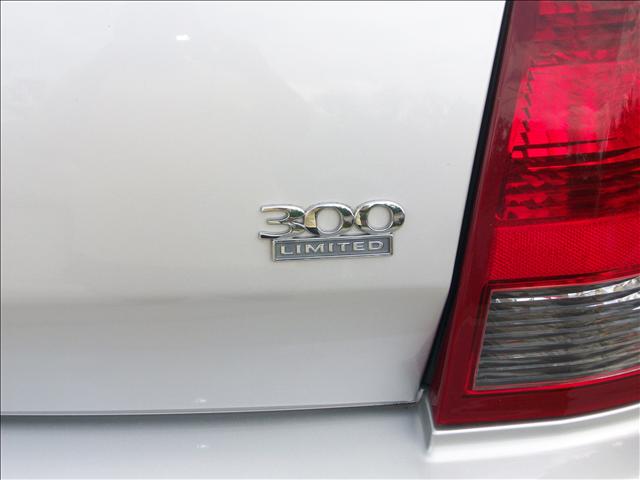 2006 Chrysler 300 SLT 25