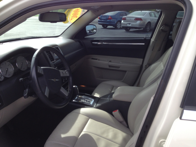 2006 Chrysler 300 SLT 25