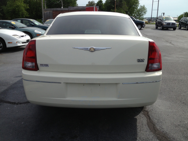 2006 Chrysler 300 SLT 25