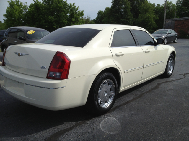 2006 Chrysler 300 SLT 25