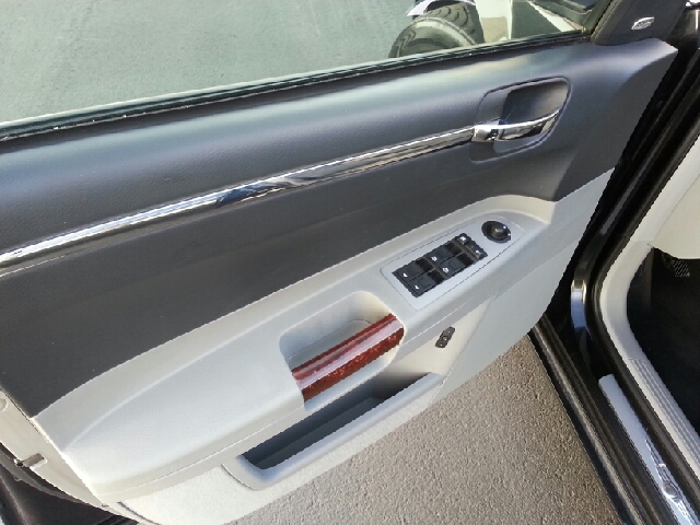 2006 Chrysler 300 Regular Cab