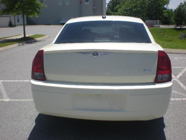 2006 Chrysler 300 Base