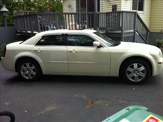 2006 Chrysler 300 SLT 25