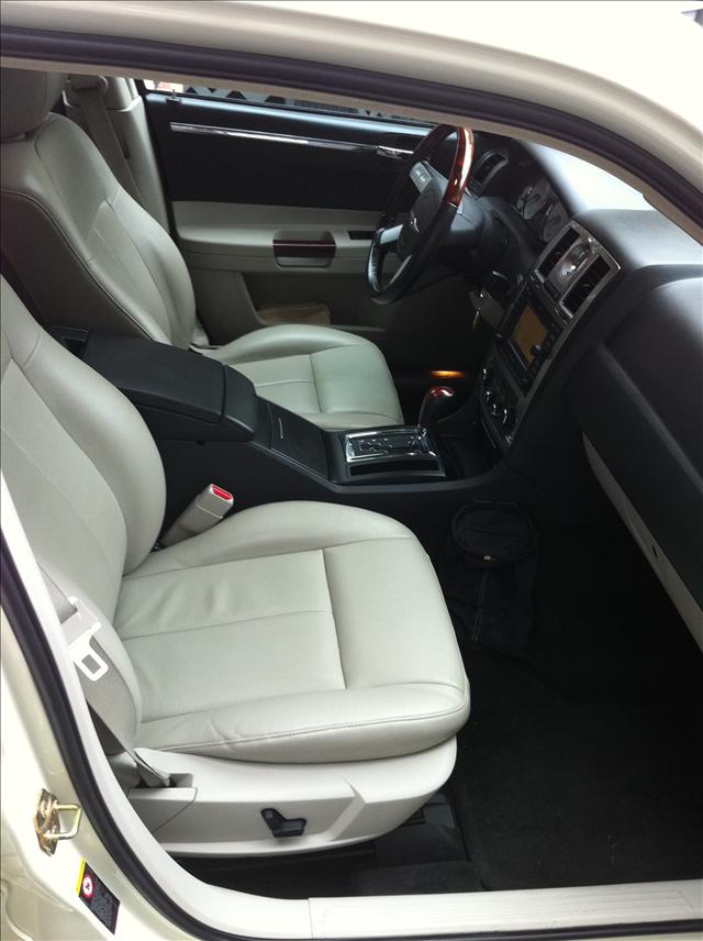 2006 Chrysler 300 SLT 25