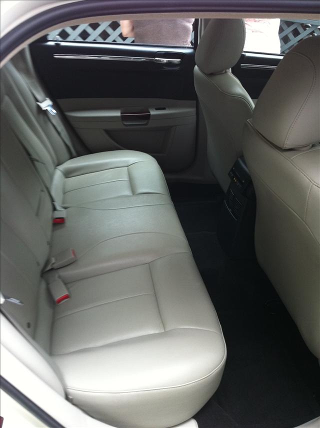 2006 Chrysler 300 SLT 25