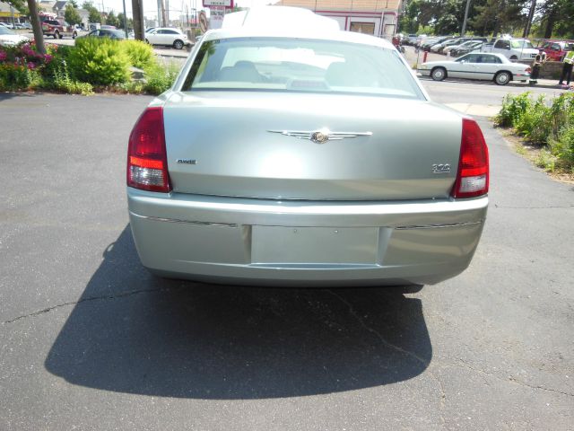 2006 Chrysler 300 Unknown