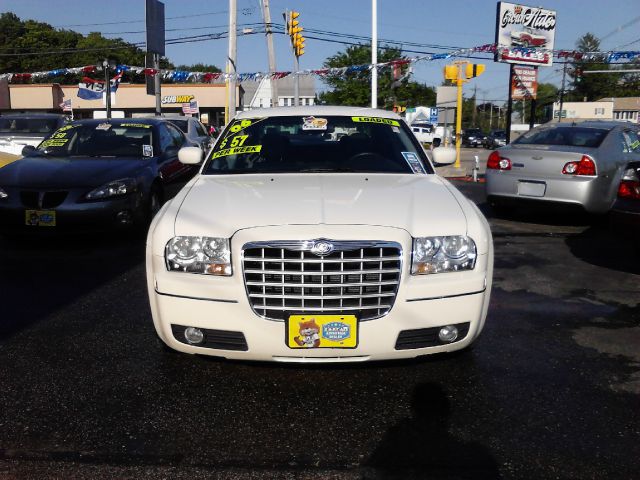 2006 Chrysler 300 LS Flex Fuel 4x4 This Is One Of Our Best Bargains