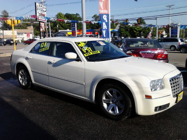 2006 Chrysler 300 LS Flex Fuel 4x4 This Is One Of Our Best Bargains