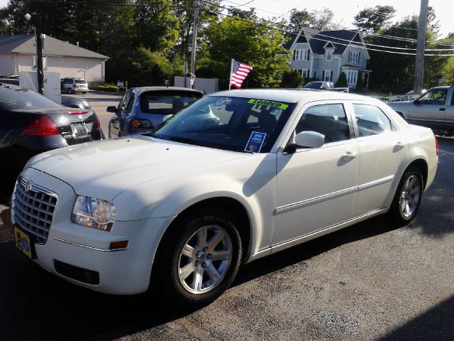 2006 Chrysler 300 LS Flex Fuel 4x4 This Is One Of Our Best Bargains