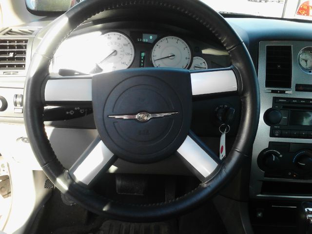 2006 Chrysler 300 LS Flex Fuel 4x4 This Is One Of Our Best Bargains