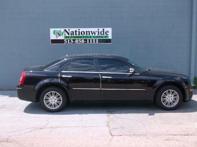 2006 Chrysler 300 Crew Cab 156 Inch XLT 4WD 4x4 Truck