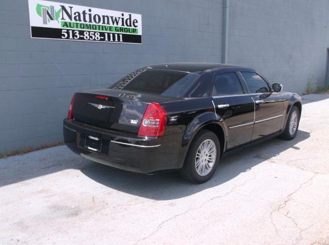 2006 Chrysler 300 Crew Cab 156 Inch XLT 4WD 4x4 Truck