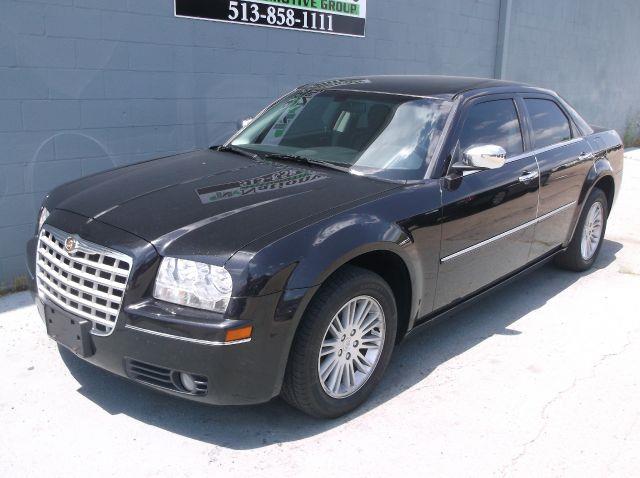 2006 Chrysler 300 Crew Cab 156 Inch XLT 4WD 4x4 Truck