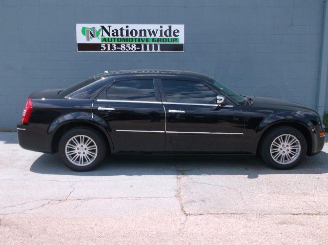 2006 Chrysler 300 Crew Cab 156 Inch XLT 4WD 4x4 Truck