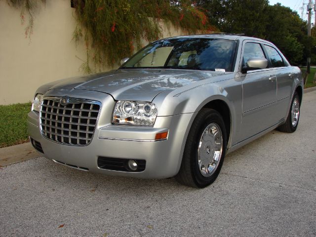 2006 Chrysler 300 SLT 25