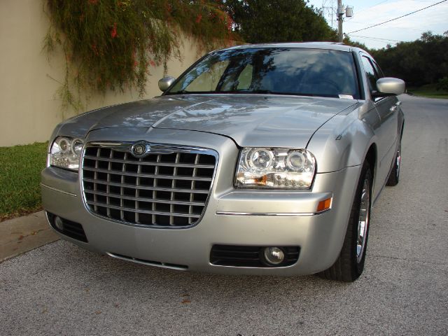 2006 Chrysler 300 SLT 25
