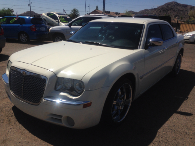 2006 Chrysler 300 Crew Cab 156 Inch XLT 4WD 4x4 Truck