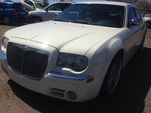 2006 Chrysler 300 Crew Cab 156 Inch XLT 4WD 4x4 Truck