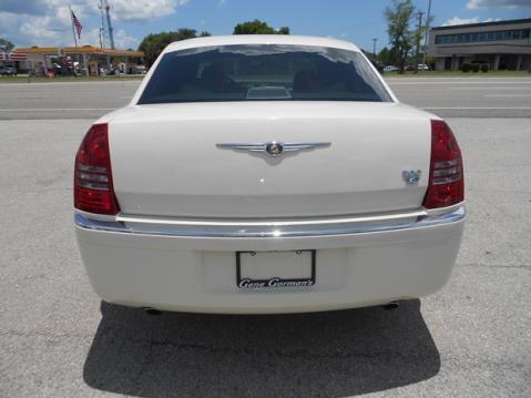 2006 Chrysler 300 Crew Cab 156 Inch XLT 4WD 4x4 Truck