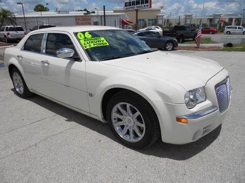 2006 Chrysler 300 Crew Cab 156 Inch XLT 4WD 4x4 Truck