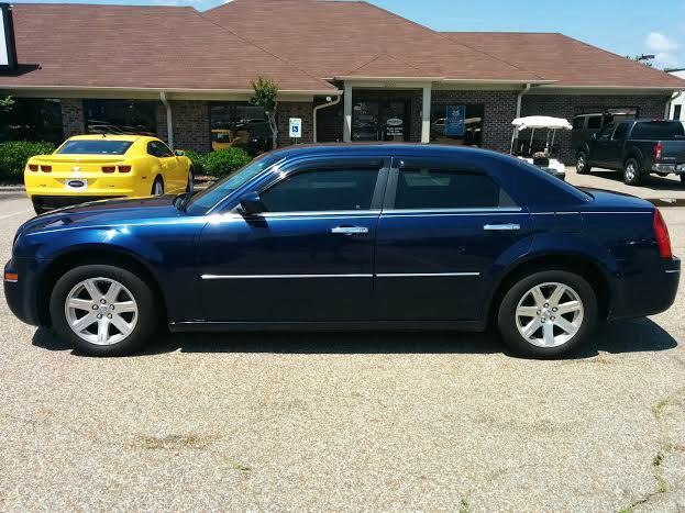 2006 Chrysler 300 LS Flex Fuel 4x4 This Is One Of Our Best Bargains