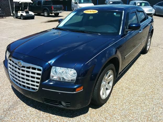 2006 Chrysler 300 LS Flex Fuel 4x4 This Is One Of Our Best Bargains