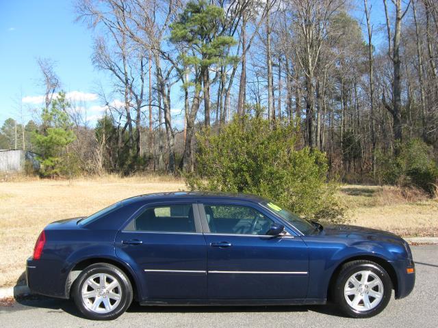 2006 Chrysler 300 Unknown