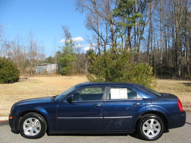 2006 Chrysler 300 Unknown