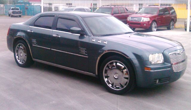 2006 Chrysler 300 FWD 4dr