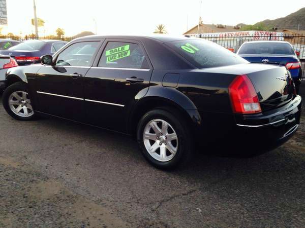 2007 Chrysler 300 LS Flex Fuel 4x4 This Is One Of Our Best Bargains