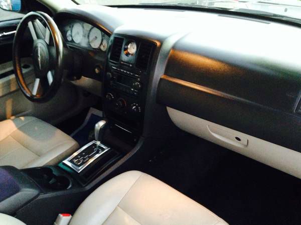 2007 Chrysler 300 LS Flex Fuel 4x4 This Is One Of Our Best Bargains