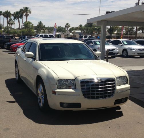 2007 Chrysler 300 LS Flex Fuel 4x4 This Is One Of Our Best Bargains