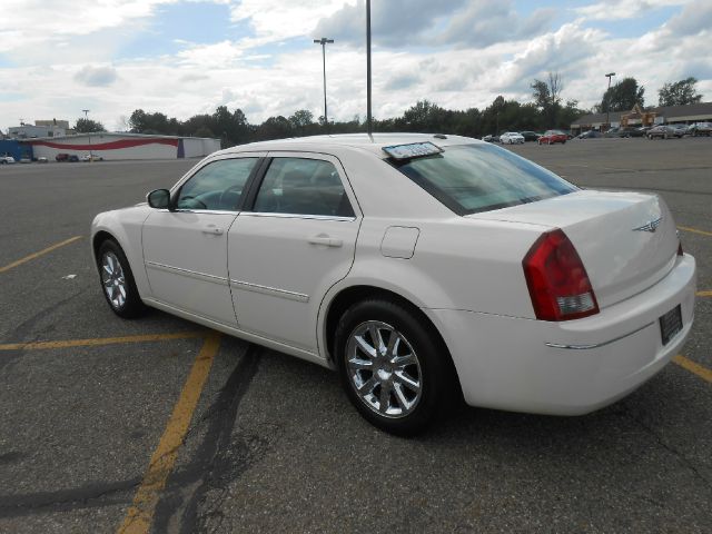 2007 Chrysler 300 SLT 25