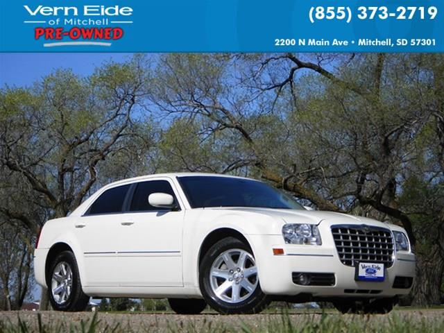 2007 Chrysler 300 LS Flex Fuel 4x4 This Is One Of Our Best Bargains