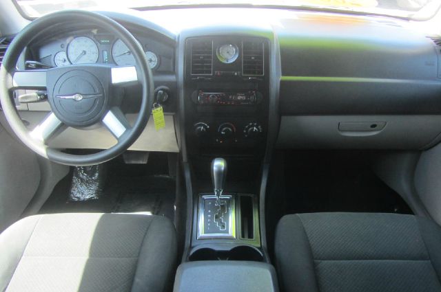 2007 Chrysler 300 Unknown