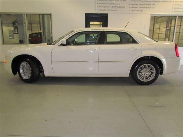 2008 Chrysler 300 SLE / 4x4