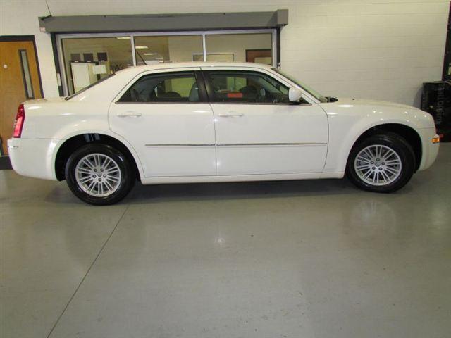 2008 Chrysler 300 SLE / 4x4