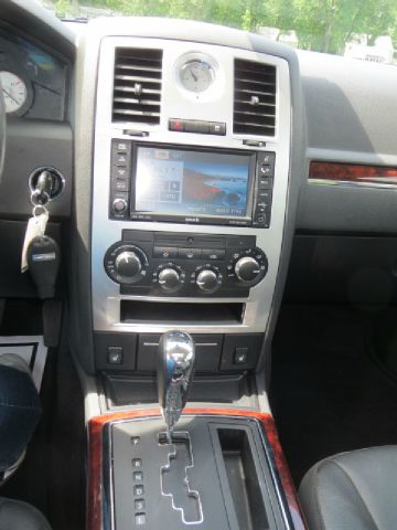 2008 Chrysler 300 Unknown