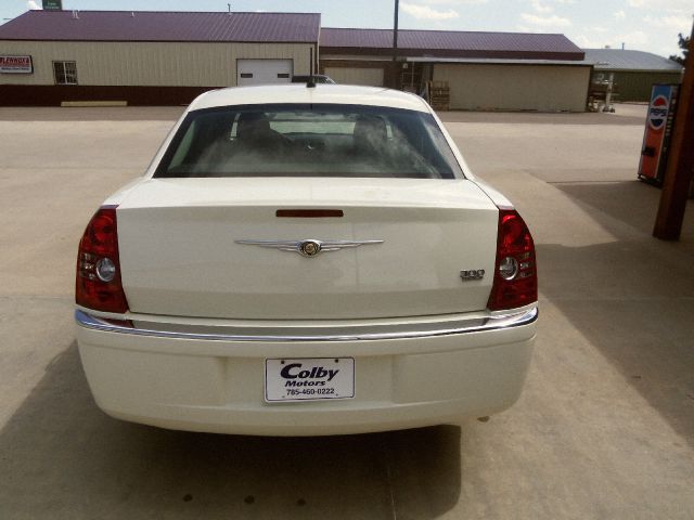 2008 Chrysler 300 SLT 25
