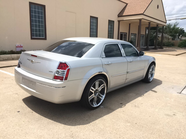 2009 Chrysler 300 4DR SE (roof)