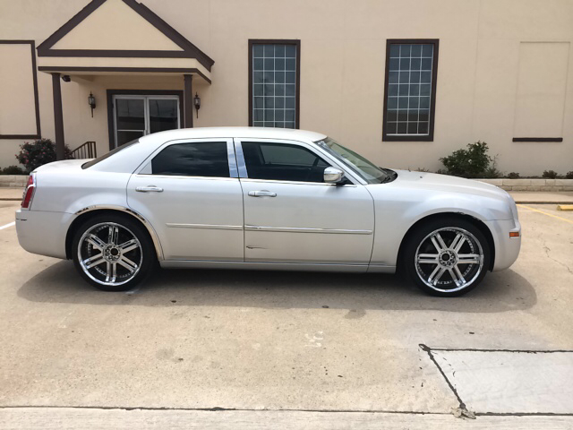 2009 Chrysler 300 4DR SE (roof)