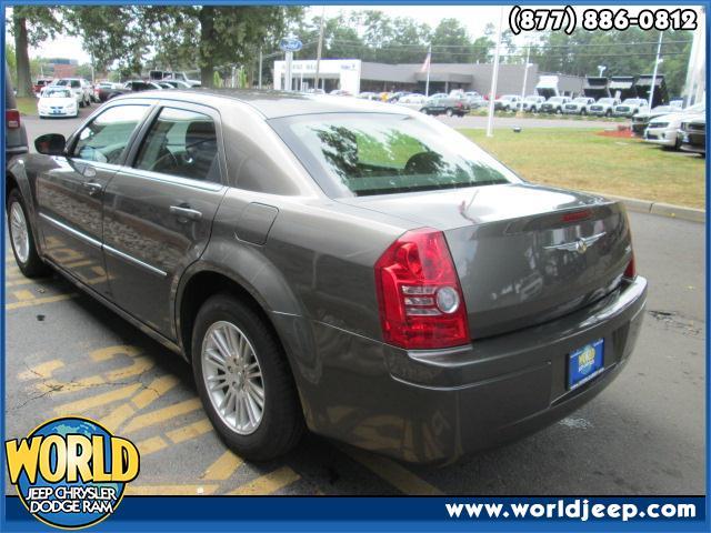 2009 Chrysler 300 1500 SL 4WD