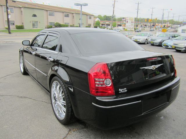 2010 Chrysler 300 LS Flex Fuel 4x4 This Is One Of Our Best Bargains